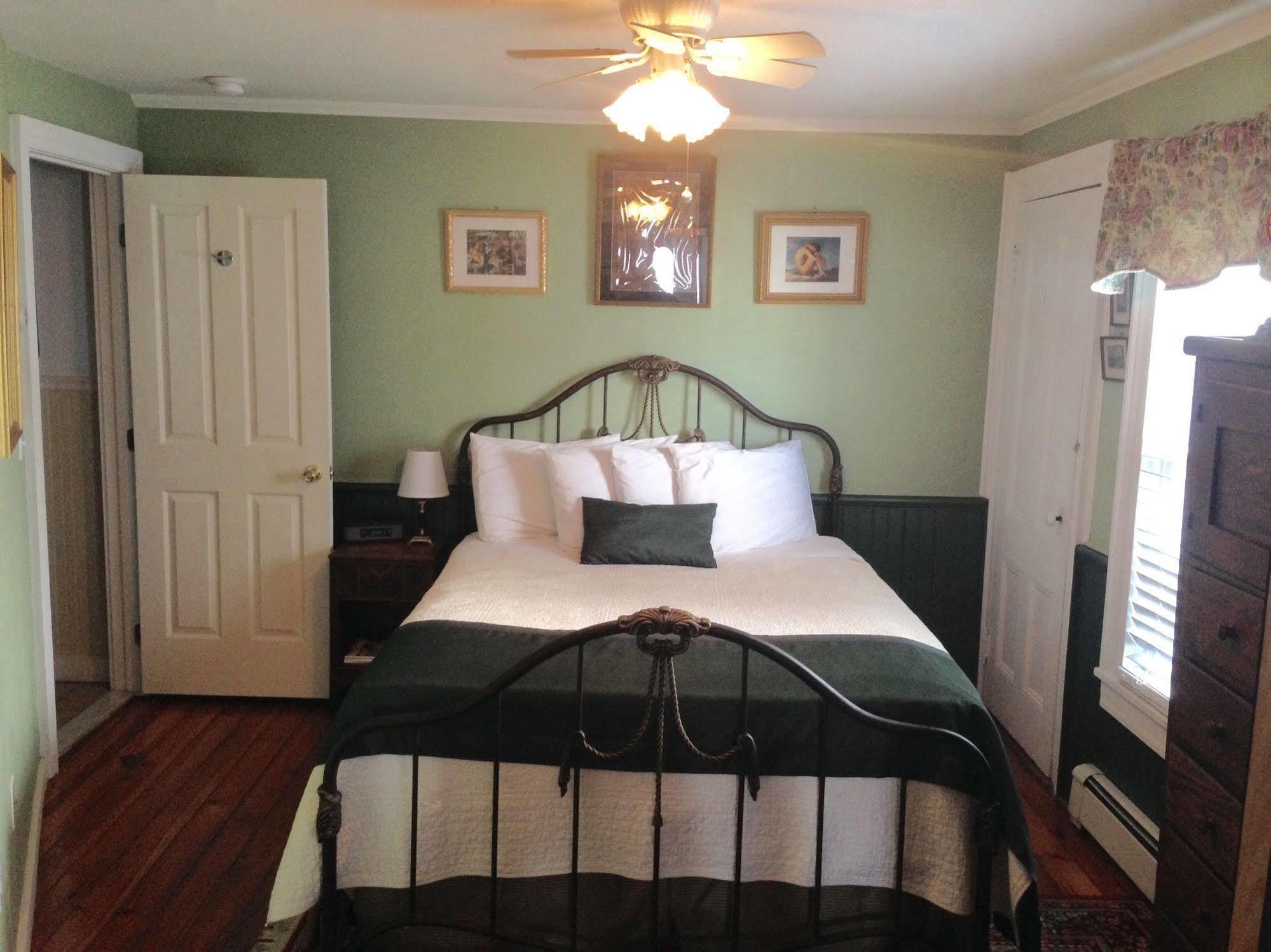 The Stirling House Waterfront Inn Greenport Exterior photo